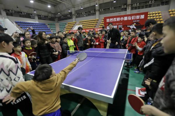 配合让她们 配合让她们