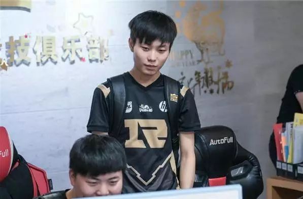 是换人与站 是换人与站